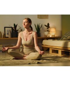 安楽座をする女性の画像