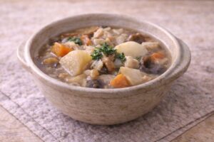 広島県の郷土料理・牡蠣鍋。冬に体を温める温活鍋