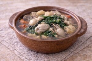 広島県の郷土料理・牡蠣鍋。冬に体を温める温活鍋