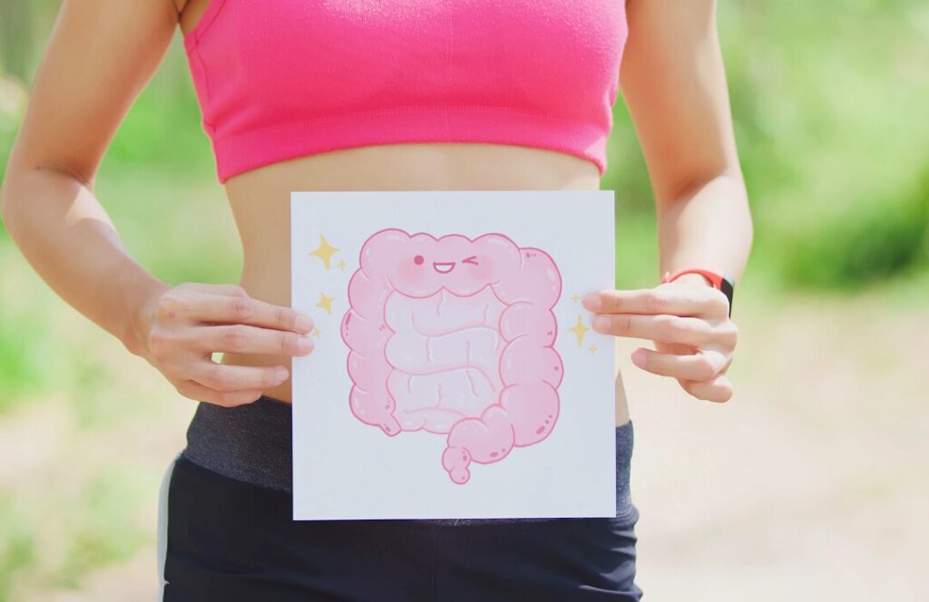 腸のイラストを持つ女性の画像